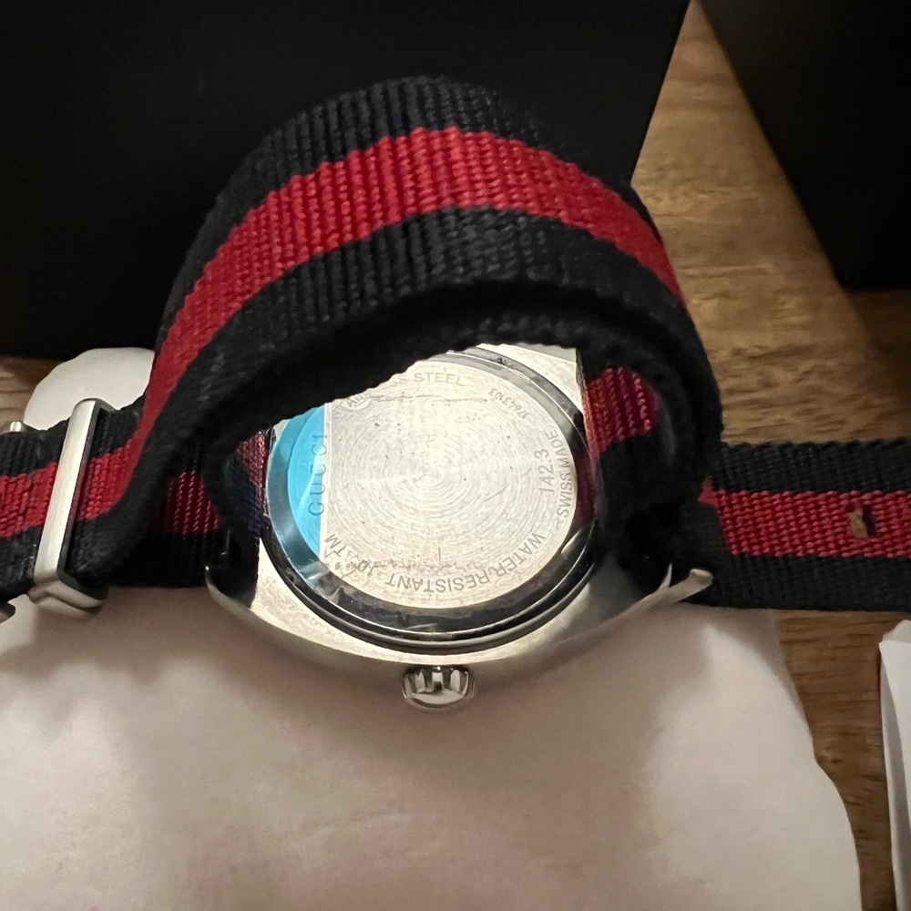 Gently Used Gucci Swiss Blue/Red Nylon Strap 41mm - Picture 5 of 8